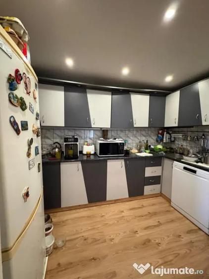 Casă cu 5 camere cu Teren 1600 Mp în Săcălășeni