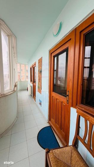 Apartament cu 4 camere decomandat în Piața Centrală