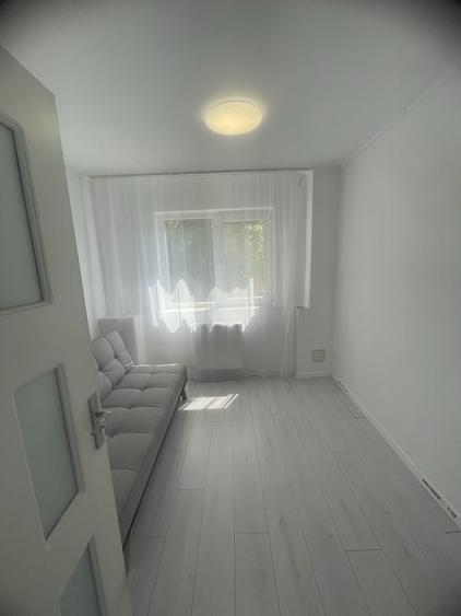 Apartament cu 3 camere decomandat în Nufărul
