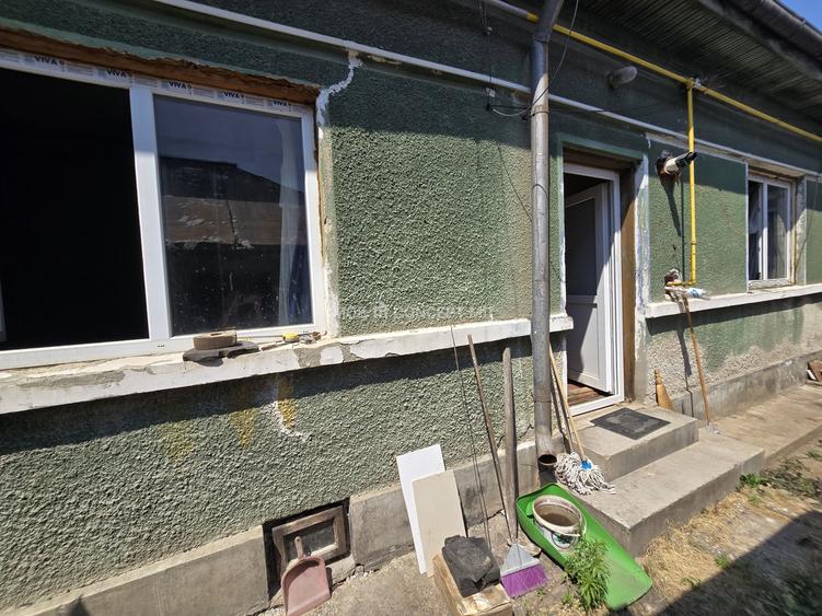Casă individuală cu 4 camere cu Canalizare în Nord - Spitalul Județean