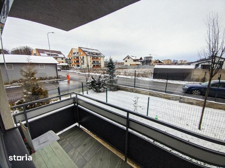 Apartament cu 3 camere decomandat în Tractorul