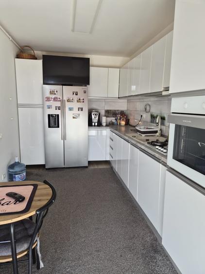 Apartament cu 4 camere decomandat în Bragadiru