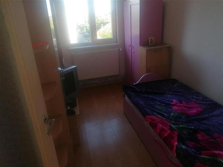 Apartament cu 3 camere decomandat în Lipovei