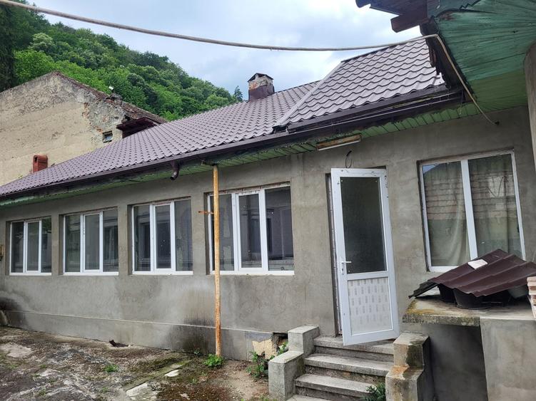 Casă cu 4 camere în Căciulata