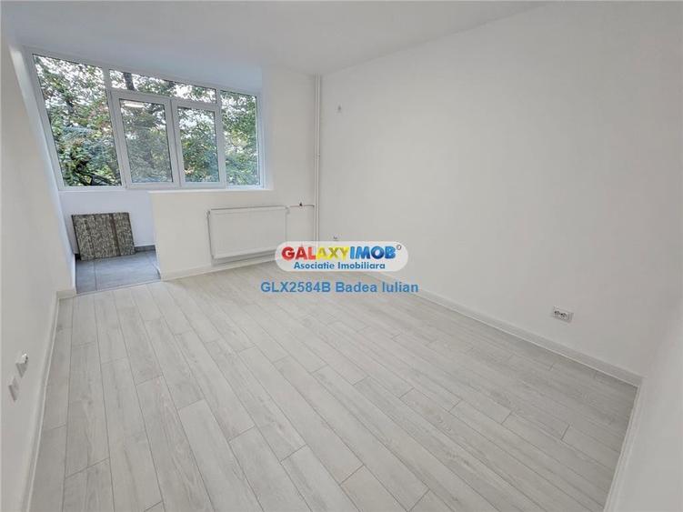 Apartament cu 3 camere semidecomandat în Titan