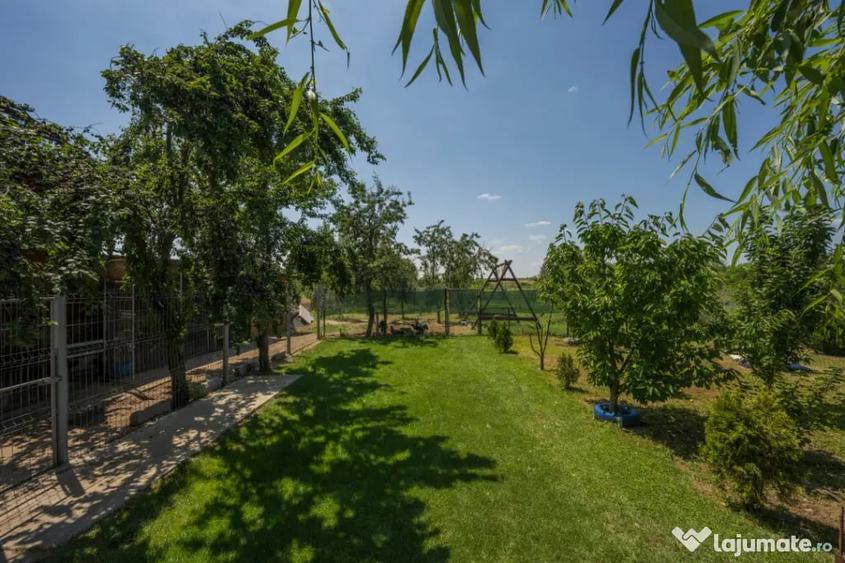 Casă cu 3 camere cu Teren 2200 Mp în Răcari