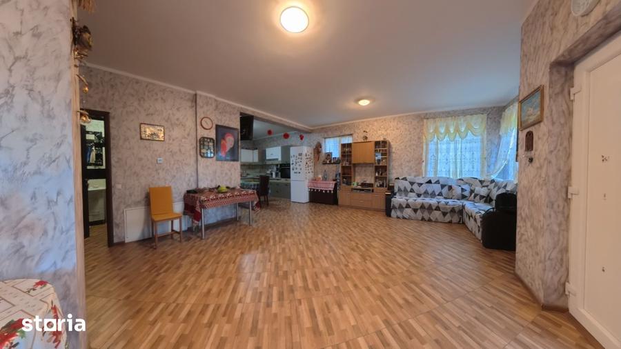 Casă cu 4 camere cu Teren 486 Mp în Central