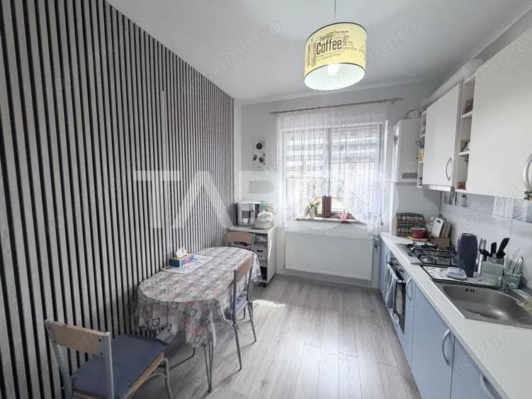 Apartament cu 4 camere decomandat în Șura Mare