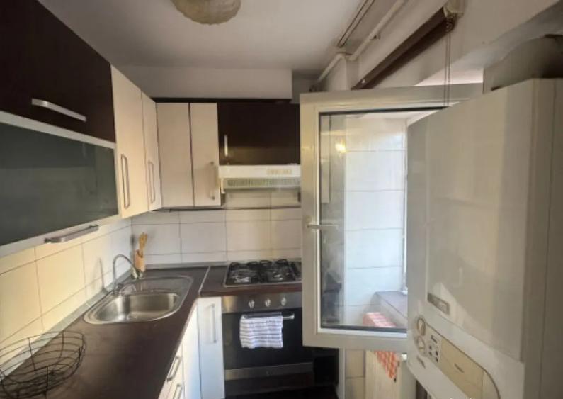 Apartament cu 3 camere semidecomandat în Orașul Vechi