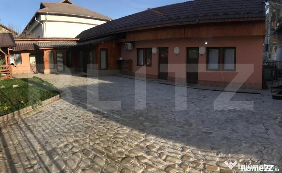 Casă cu 7 camere cu Teren 400 Mp în Central