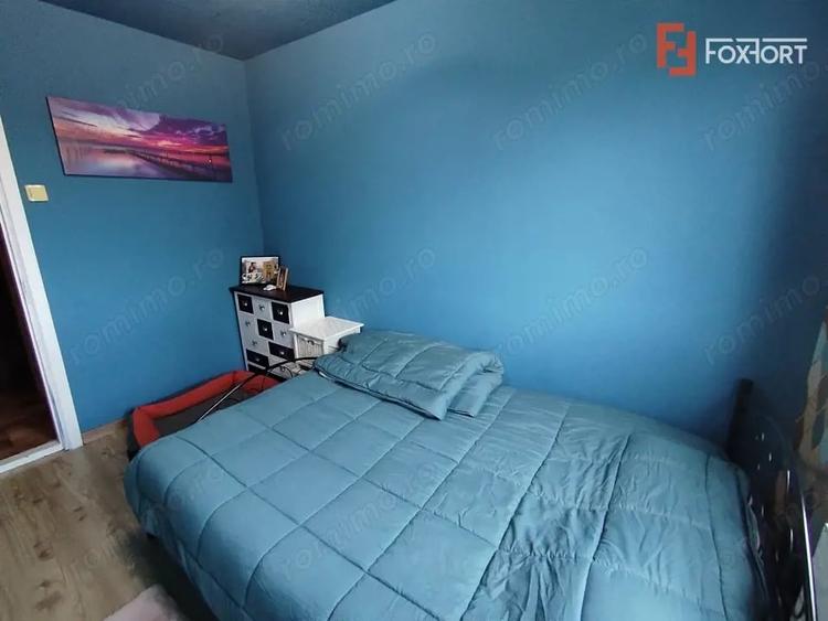 Apartament cu 4 camere semidecomandat, mobilat în Spitalul Județean