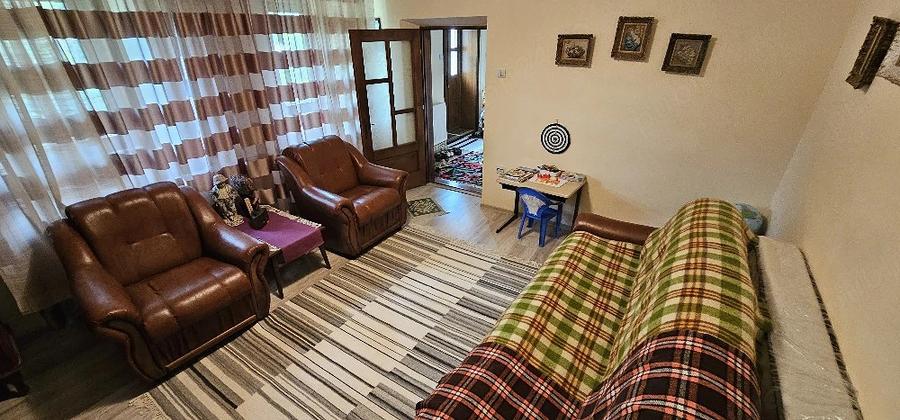 Casă cu 2 camere cu Teren 983 Mp în Central