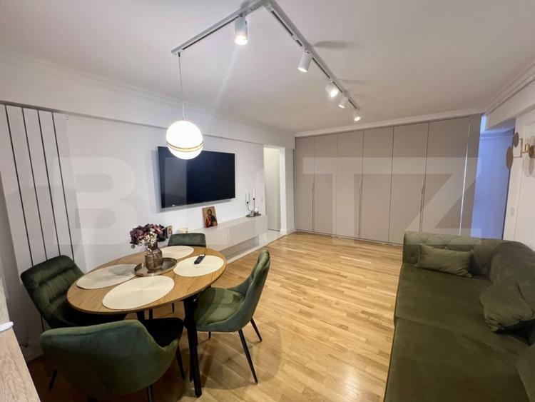 Apartament cu 3 camere semidecomandat, mobilat în Ultracentral