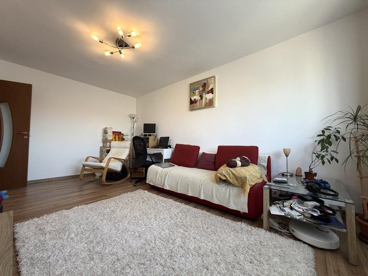 Apartament cu 2 camere decomandat, mobilat în Aradului