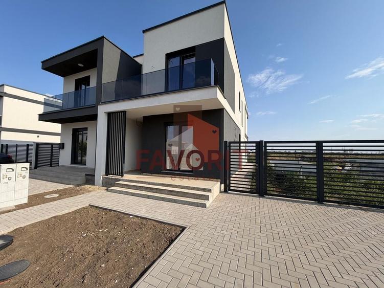 Duplex cu 4 camere cu Canalizare în Covaci
