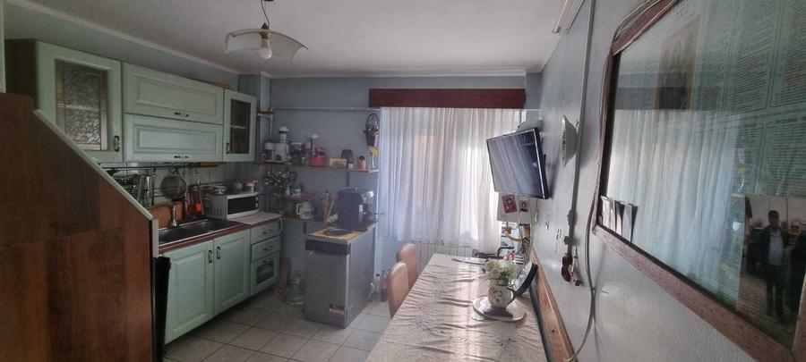 Apartament cu 4 camere decomandat, mobilat în Central