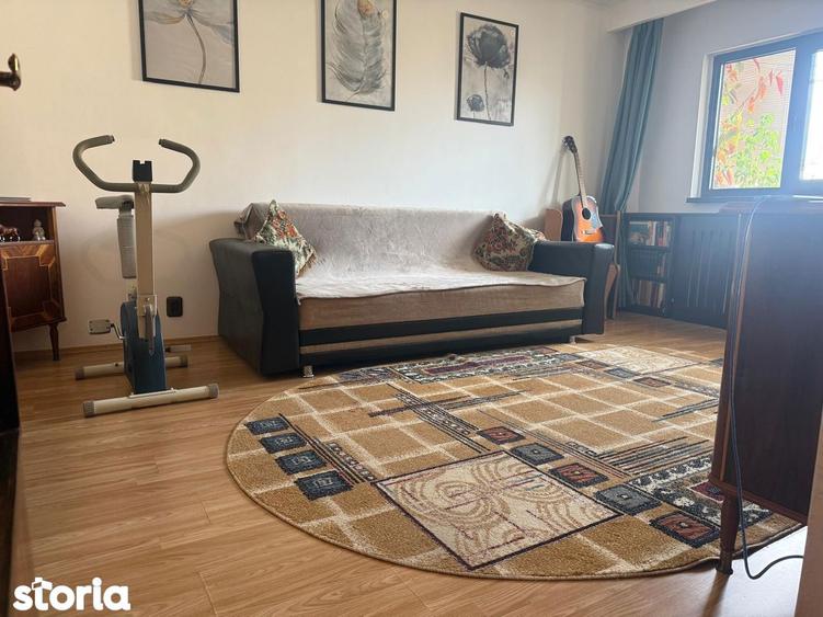 Apartament cu 3 camere decomandat în Tineretului