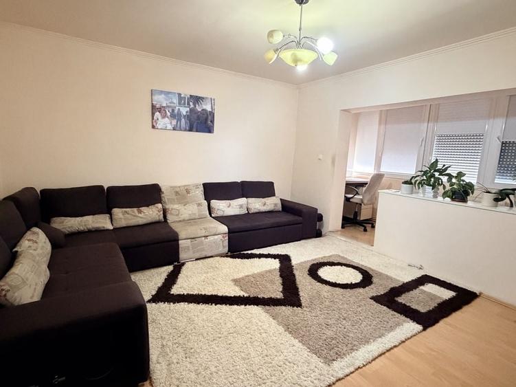 Apartament cu 3 camere decomandat în Central