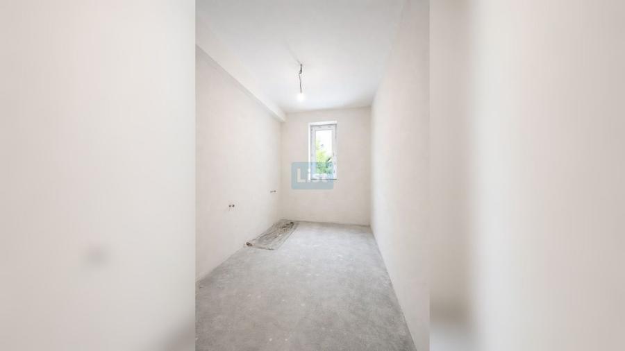 Casă cu 5 camere cu Teren 350 Mp în Câmpului