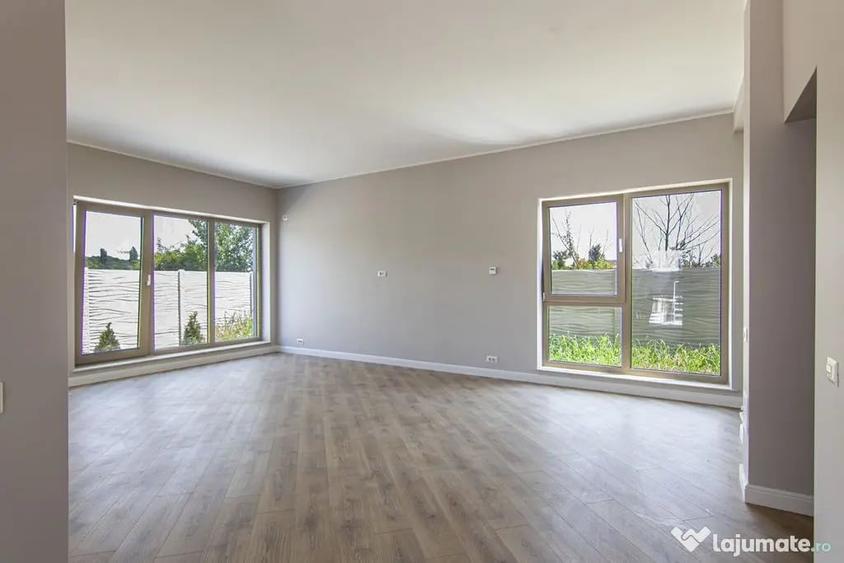 Casă cu 5 camere cu Teren 370 Mp în Ferme
