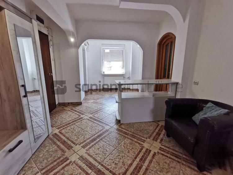 De închiriat apartament cu 4 camere, Bd. Decebal - 9