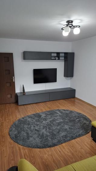 Apartament cu 2 camere decomandat, mobilat în Apărătorii Patriei