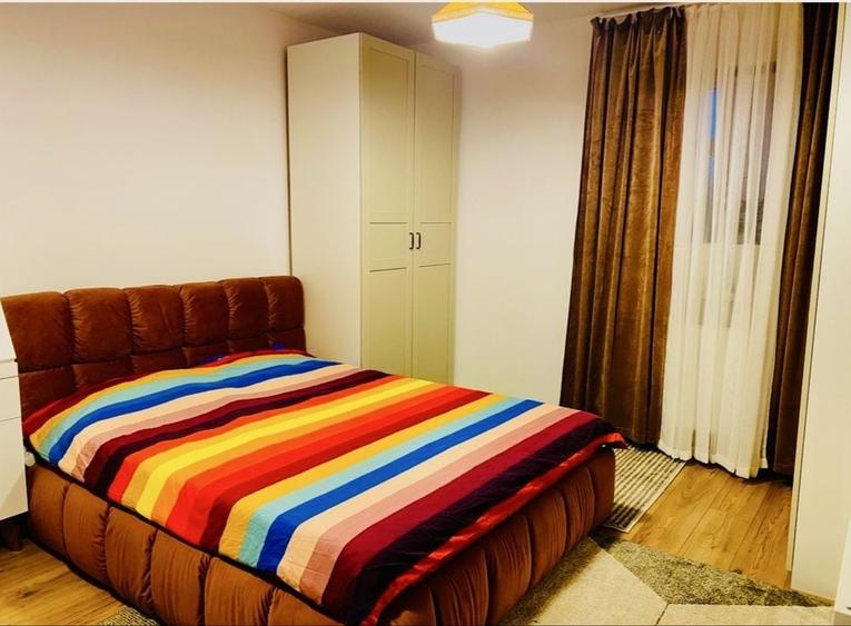 Apartament cu 3 camere decomandat în Roșu