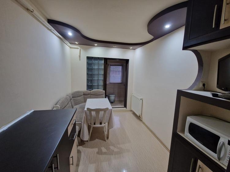 Apartament cu 3 camere decomandat în Tineretului