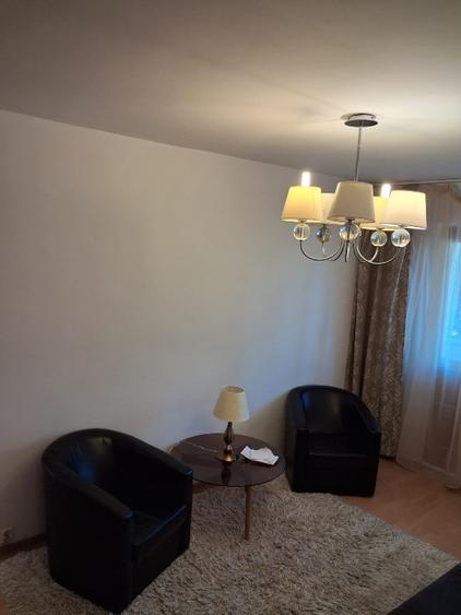 Apartament cu 3 camere semidecomandat în Alexandru cel Bun