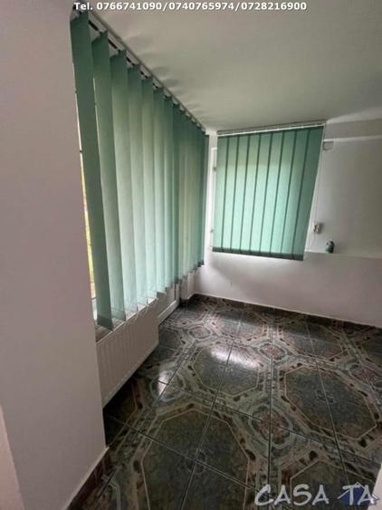 Casă individuală cu 6 camere cu Canalizare în Central