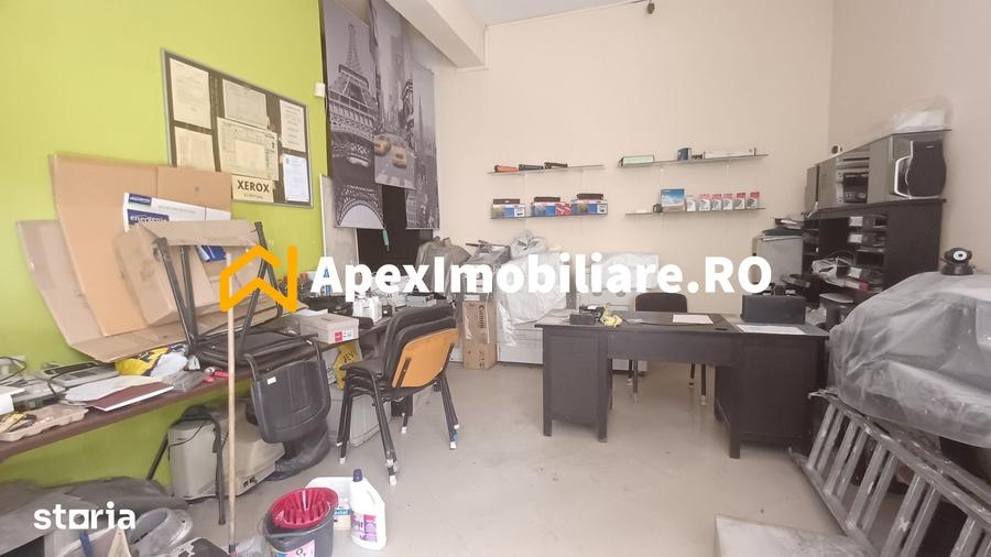 Spațiu comercial, de 30 mp, în Titan
