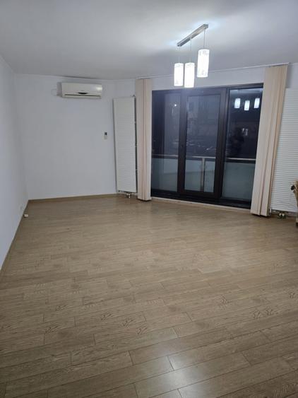 Apartament cu 4 camere decomandat în 1 Mai