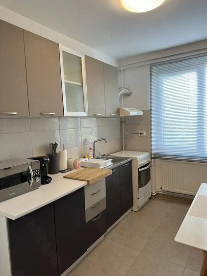 Apartament cu 3 camere decomandat în Medicină
