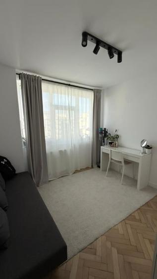 Apartament cu 3 camere semidecomandat, mobilat în Ștefan cel Mare