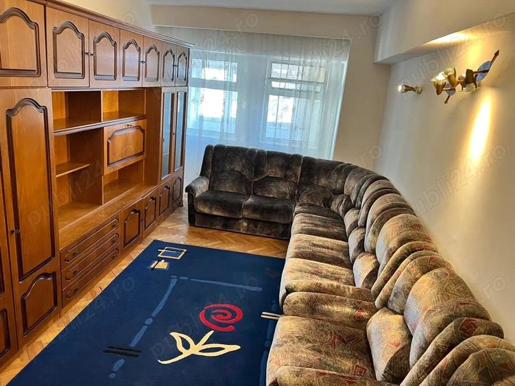 Apartament cu 4 camere decomandat în Central