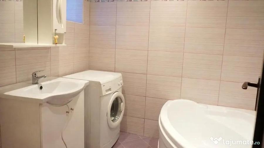 Apartament cu 3 camere decomandat, mobilat în Central