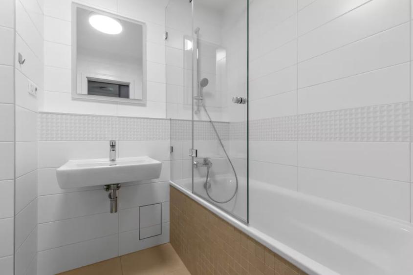 Apartament cu 2 camere decomandat în Lacul Tei