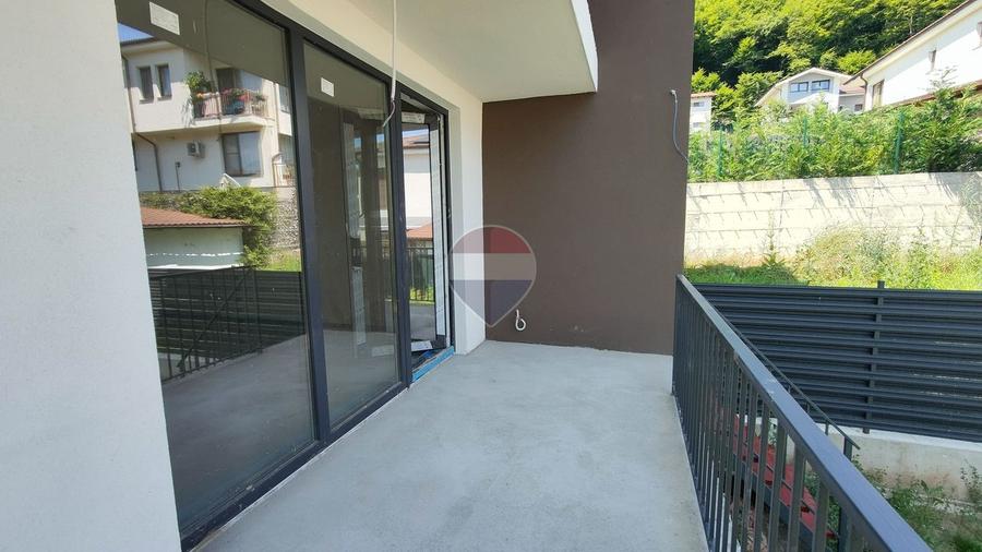 Casă cu 7 camere cu Teren 250 Mp în Florești