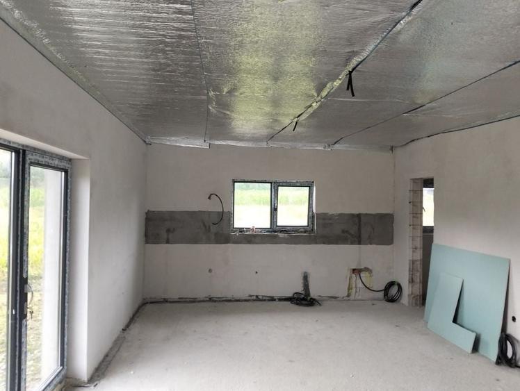 Casă cu 3 camere în Petrești