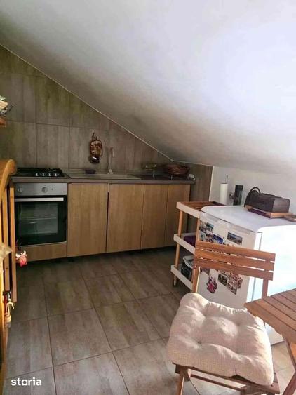 Casă cu 10 camere cu Teren 466 Mp în Central