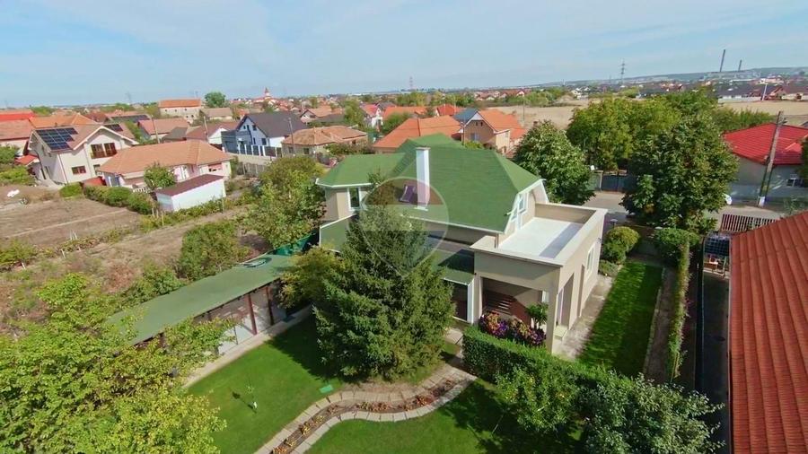 Casă individuală cu 6 camere cu Teren 795 Mp în Sântandrei
