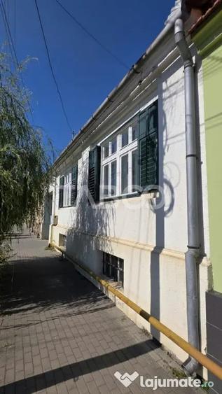 Casă cu 2 camere cu Teren 720 Mp în Petrești