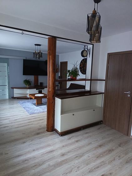 Casă cu 4 camere în Exterior Vest
