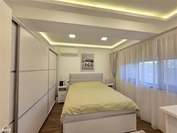 Casă cu 10 camere cu Teren 620 Mp în Mogoșoaia