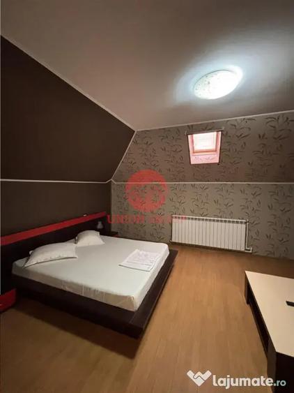 Casă cu 8 camere cu Teren 200 Mp în Central