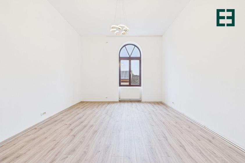 Apartament cu 2 camere semidecomandat, mobilat în Central