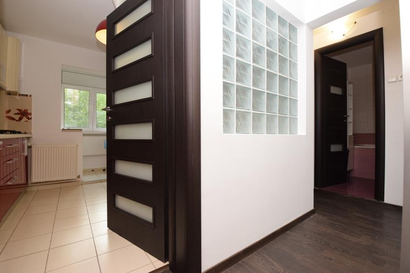 Apartament cu 2 camere decomandat în Titan