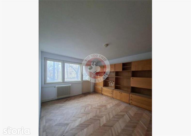 Apartament cu 3 camere decomandat în Drumul Taberei