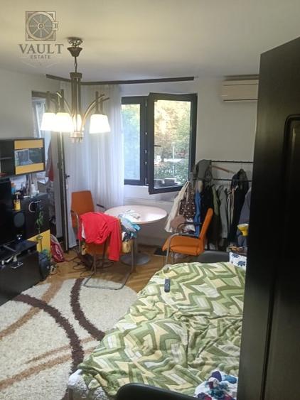 Apartament cu 3 camere semidecomandat, mobilat în Titan