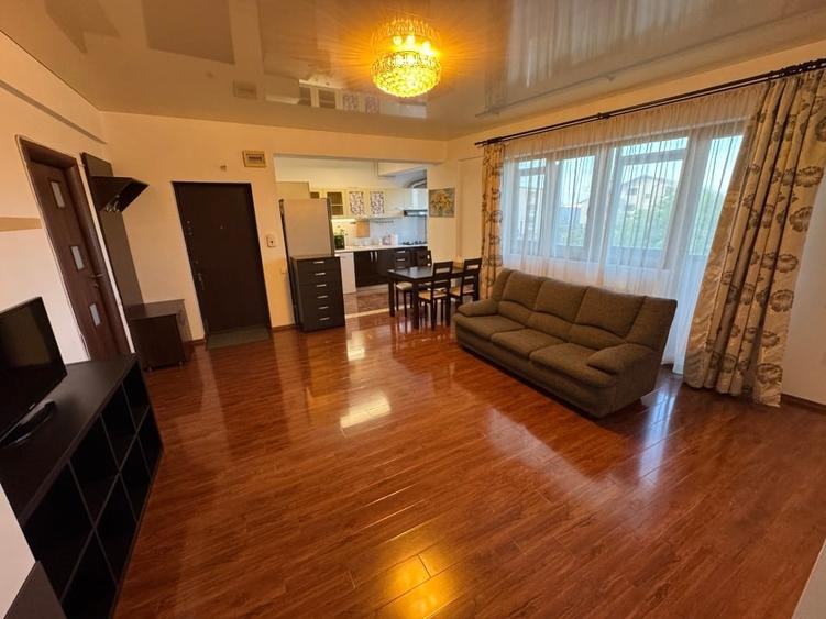 Apartament cu 3 camere semidecomandat, mobilat în Bucureștii Noi